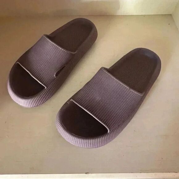 Women’s slip on plum slides size 6 - Picture 6 of 6
